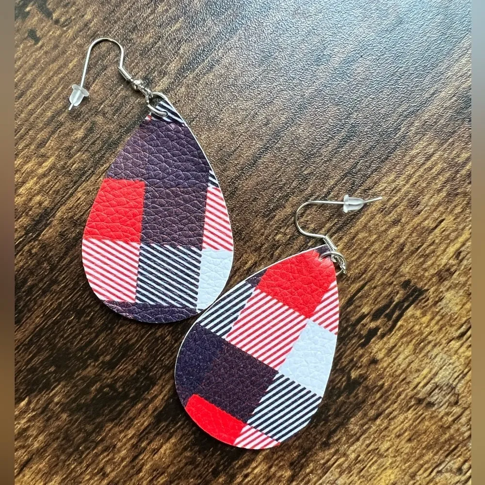 BUNDLE: 1 pullover hoodie woman’s sweatshirt + earrings  Size: S - Image 8