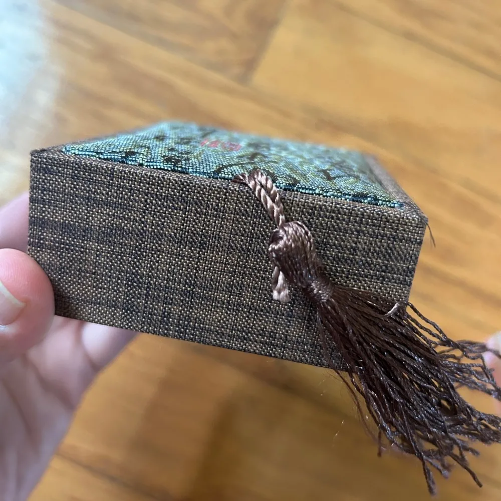 New necklace with jewelry box bought from China - Image 7