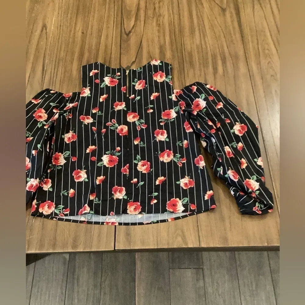 OLM black White Red Floral Cold Shoulder Cotton Blouse ShiRT Puff Sleeve Large - Image 8