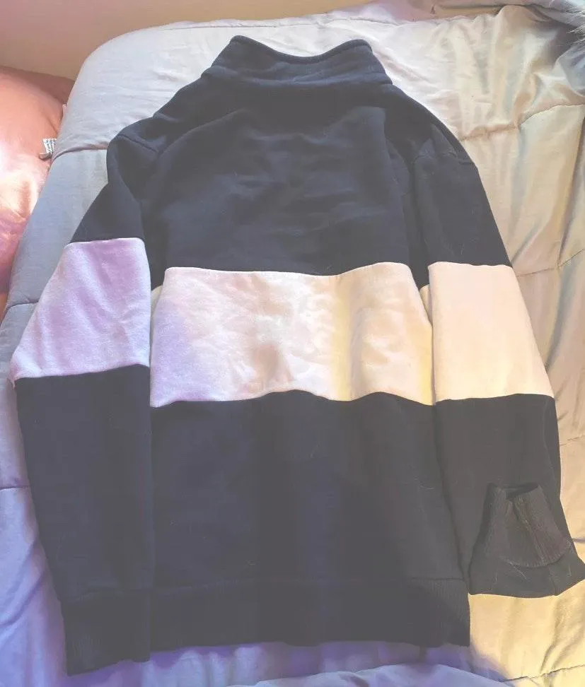 Brandy Melville Sweatshirt - Image 3