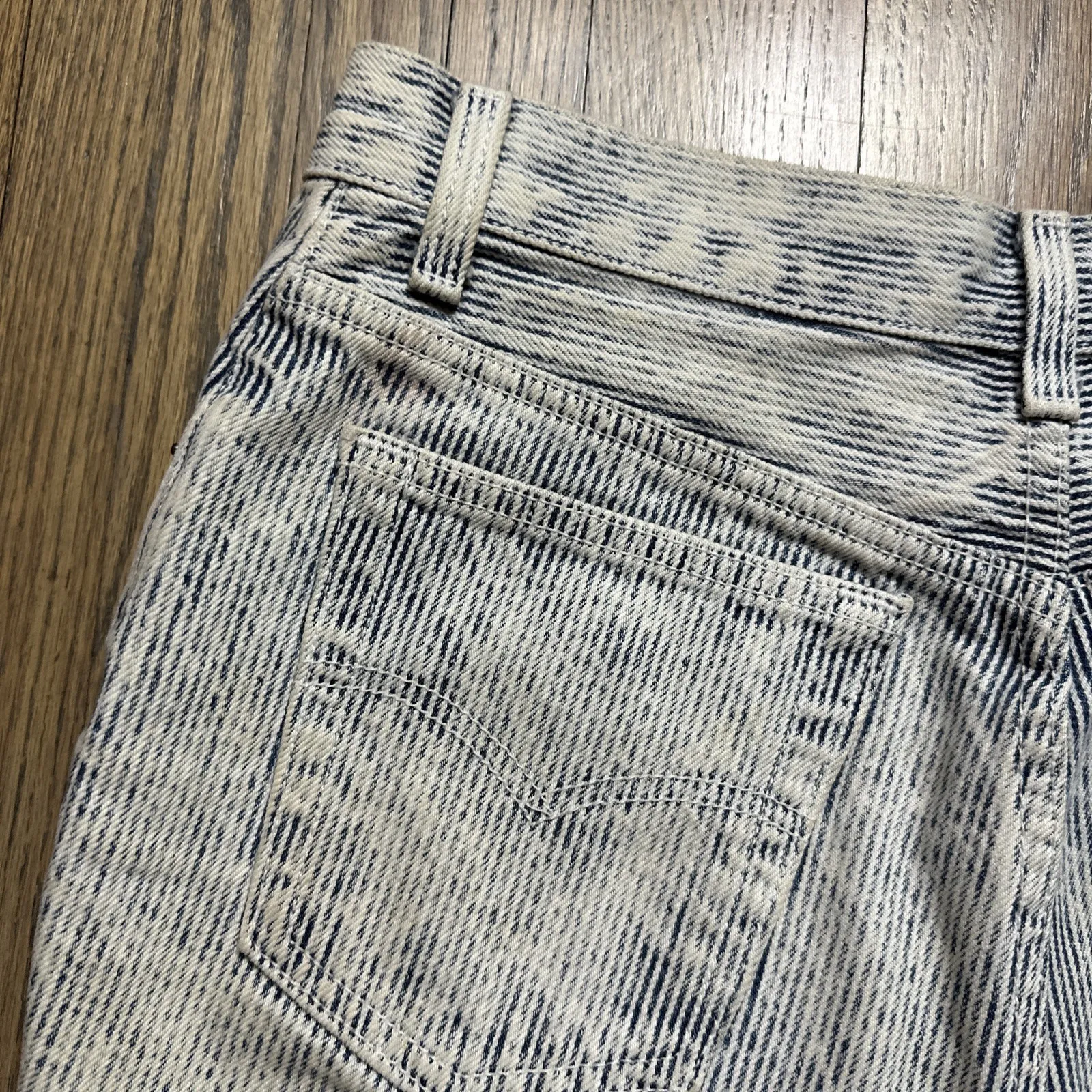 Vintage 1980's Levi's Cut Off Raw Hem Jean Shorts Size 28 Button Fly USA Made - Image 4