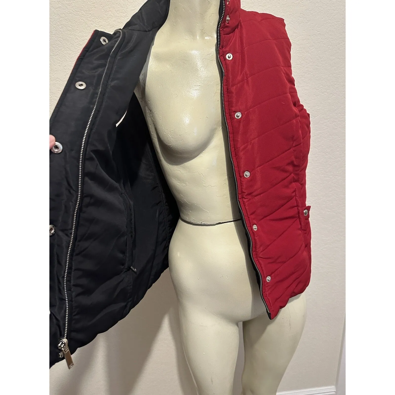 #4 Women's Red Black Reversible Puffer Vest by Jones NY, Sz: Small - Image 2