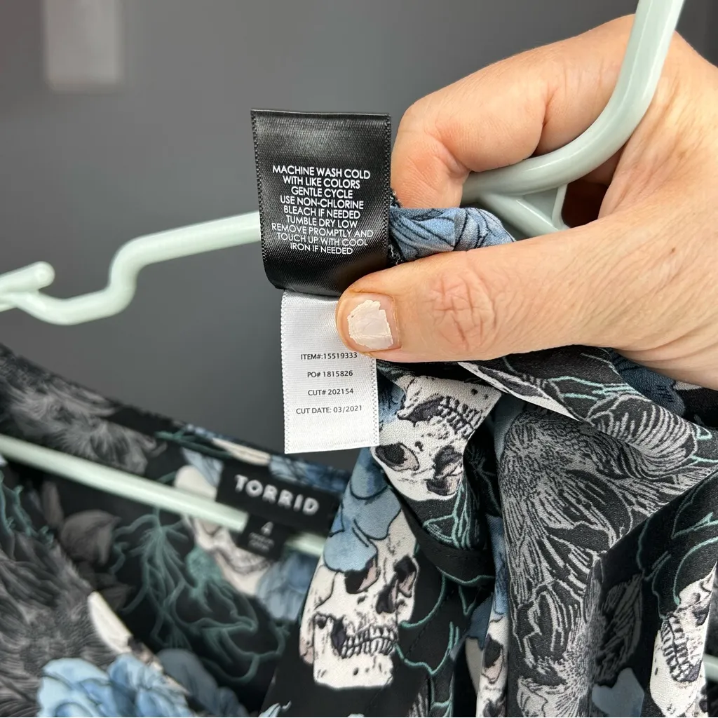 Torrid floral skull flowers novelty print sheer blouse top size 4x dark academia - Image 7