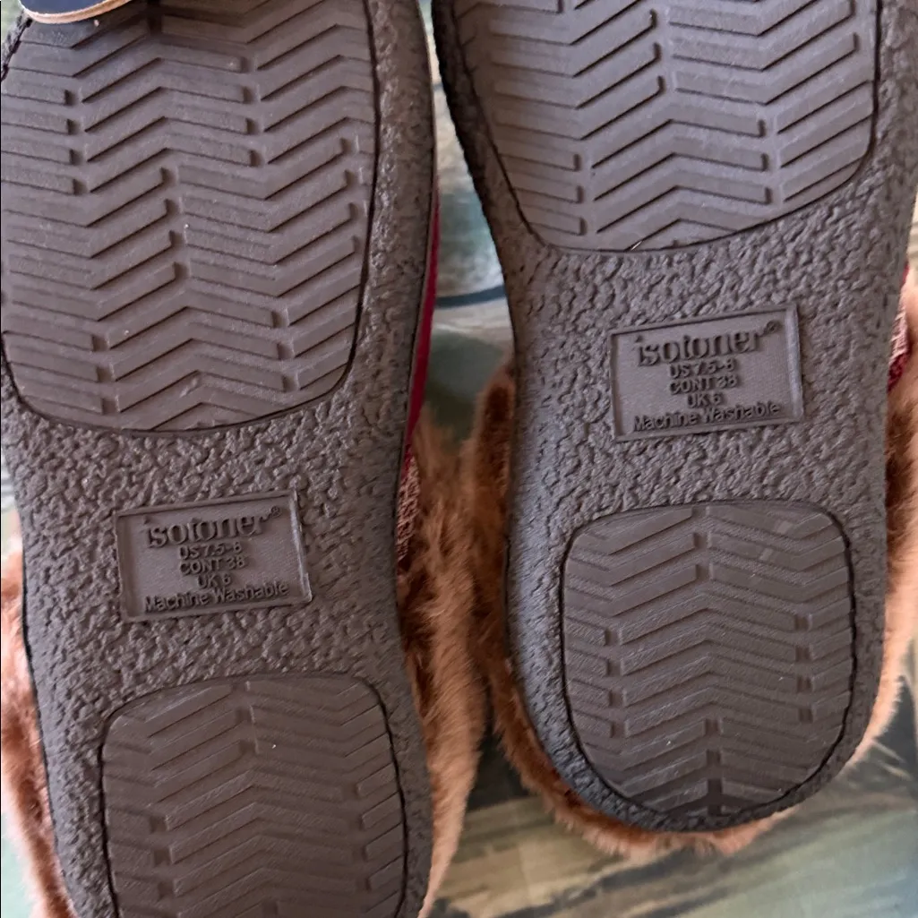 NWT Women's isotoner Mallory Hoodback Slippers - Image 7