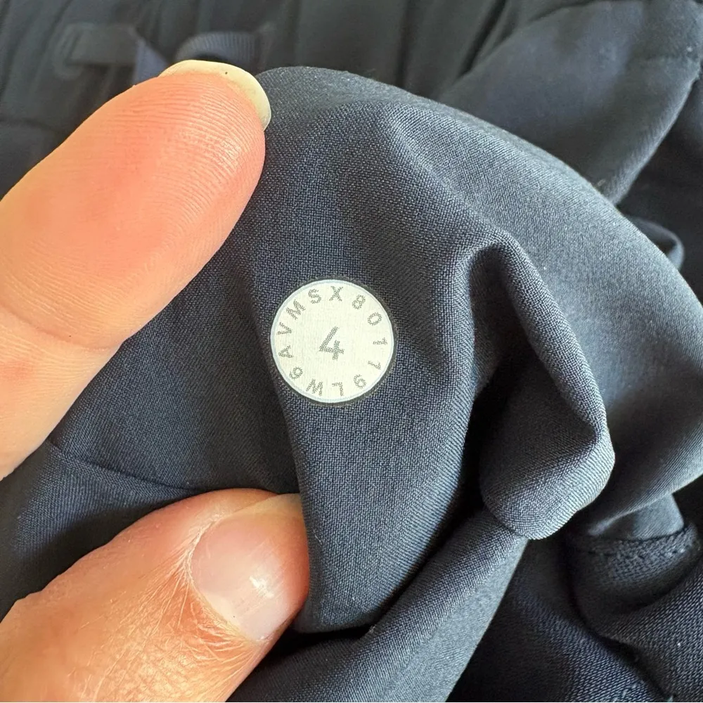 LuluLemon On the Fly Mid Rise Cropped Pant
TravelWoven navy 4 23” - Image 13