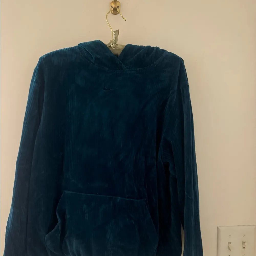Nike dark blue corduroy material sweatshirt size S - Image 2