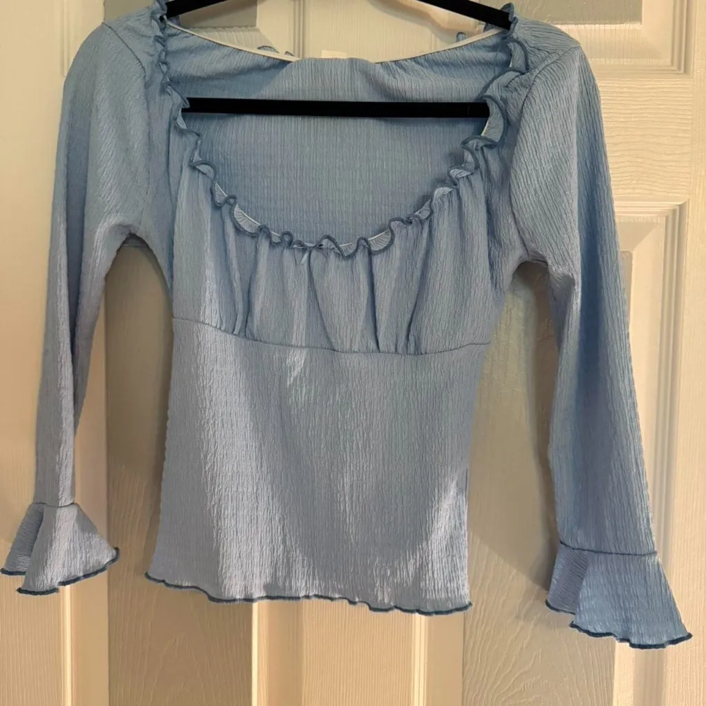Urban Outfitters ( Kimchi Blue) Lovisa Blue Crinkle Bell Top, NWOT. Size XS. - Image 2