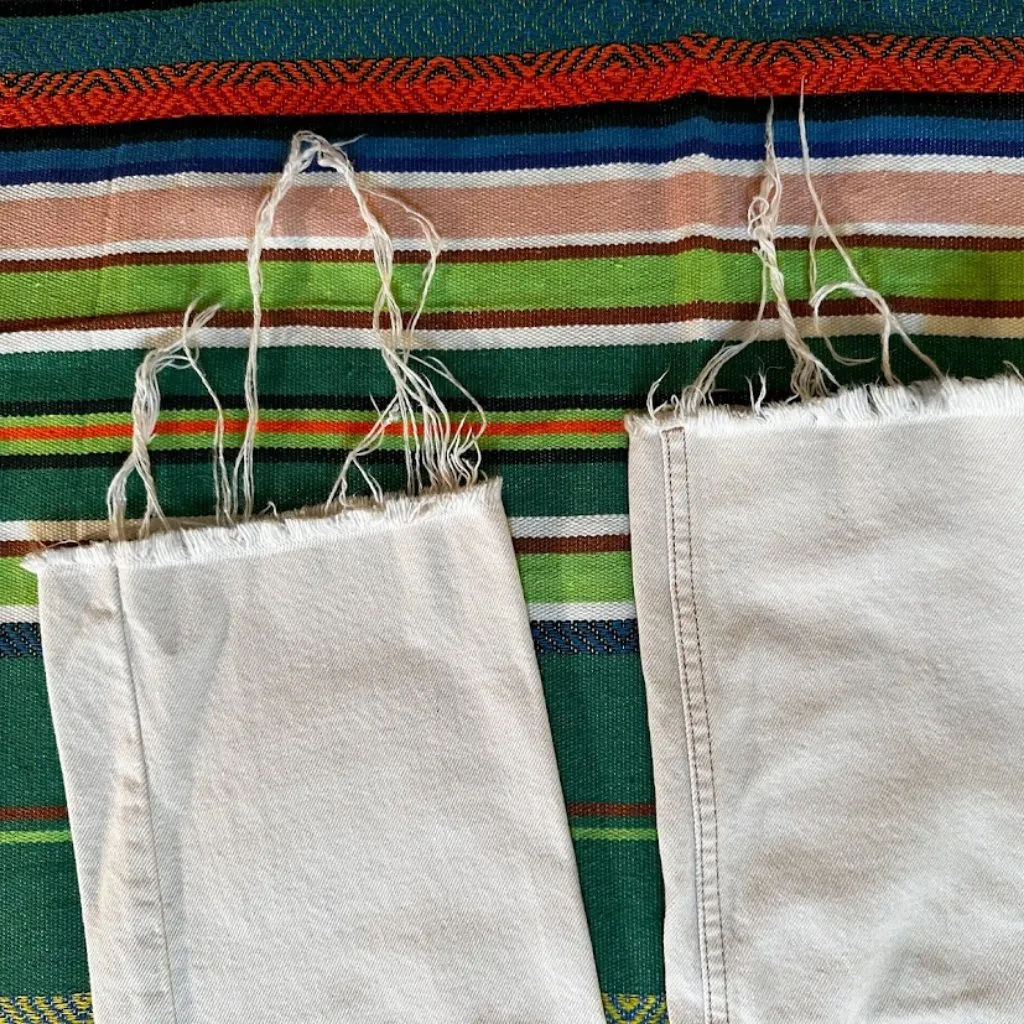 TOPSHOP 'Straight' jeans with raw hem in white size W26 L30 - Image 2