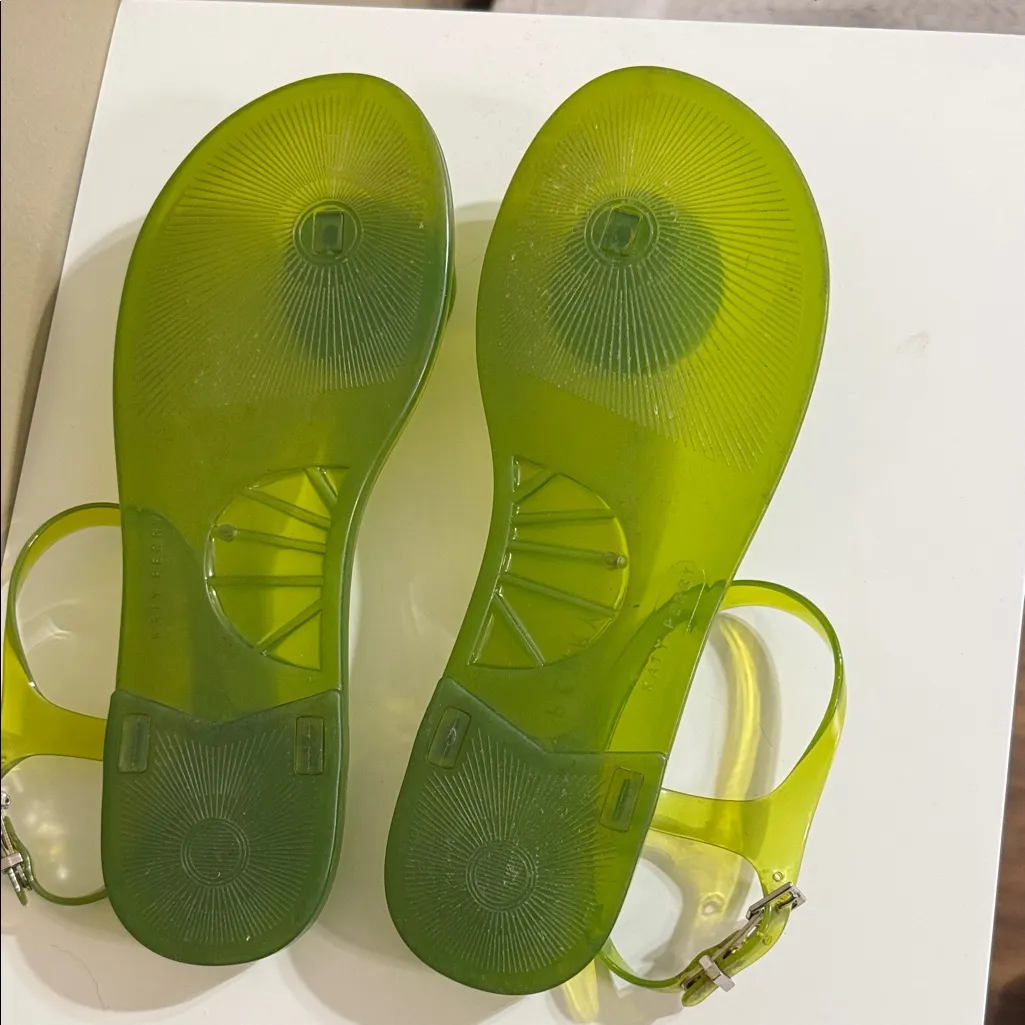 Katy Perry Lime 🍋‍🟩 Green Slice Jelly Sandals Size 8 - Image 7