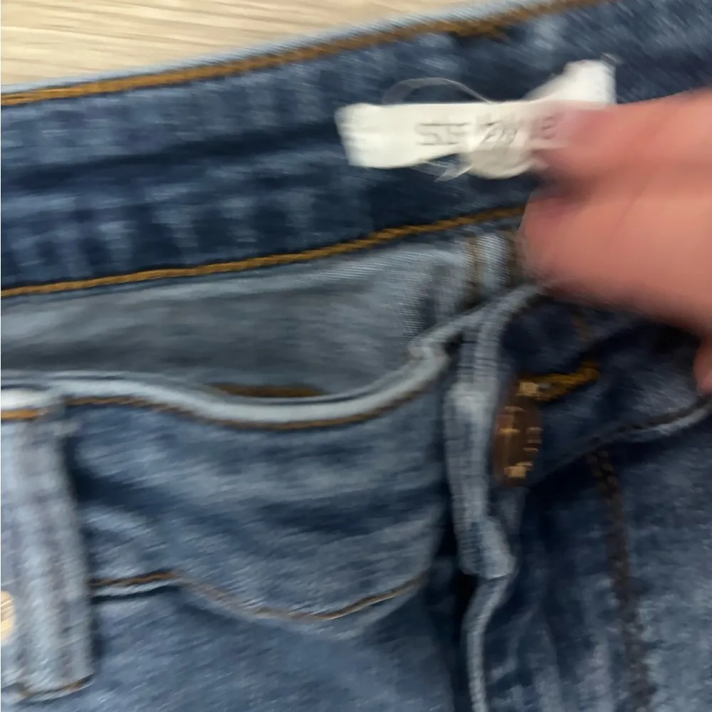 STS Blue Emma Mid rise Crop jeans Size 28, waist is 14.5 length is 26 - Image 4