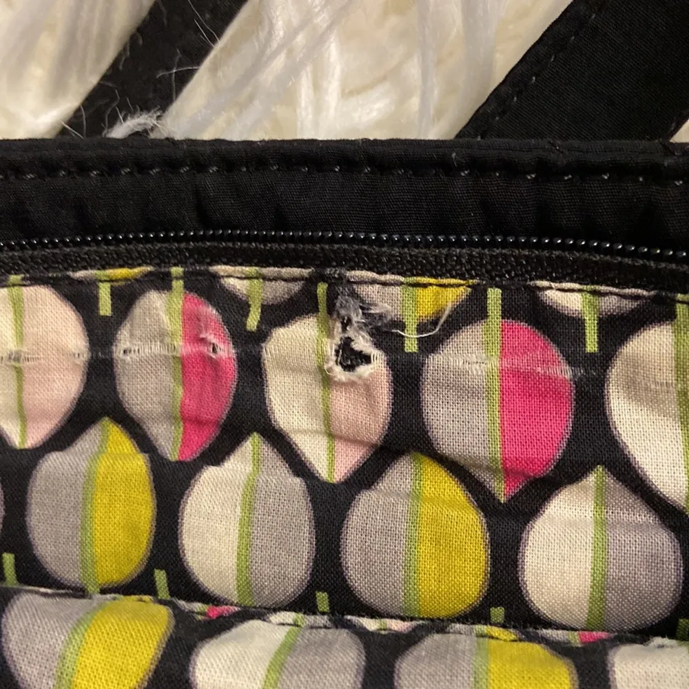 Vera Bradley crossbody purse missing thing for zipper see pictures - Image 4