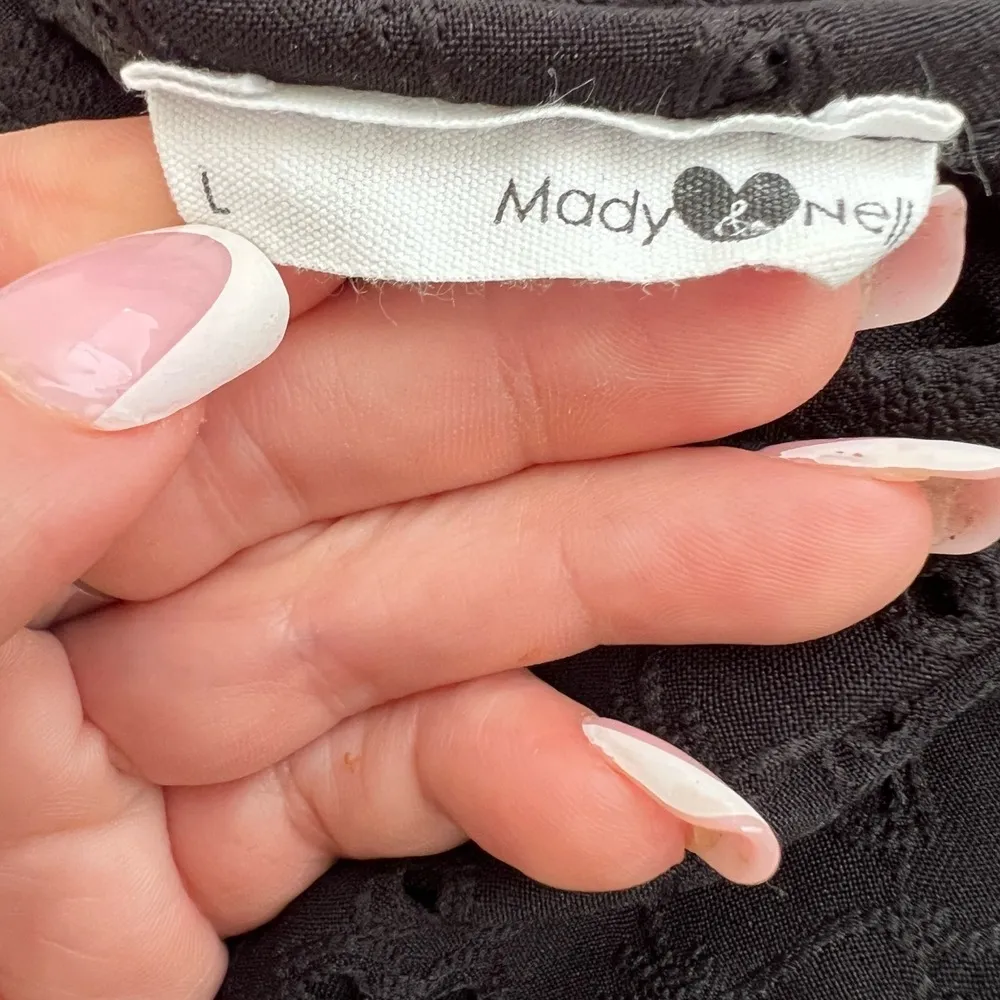 NWOT Mady & Nell Ruffle Eyelet Dress LARGE Black Short cap Sleeves - Image 4