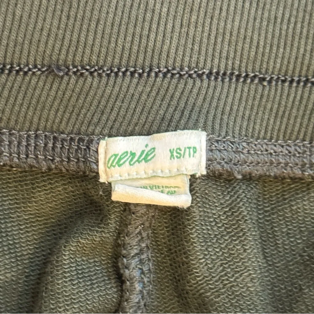 Aerie Sunwashed Fleece Cargo Joggers in Olive Green - Image 4