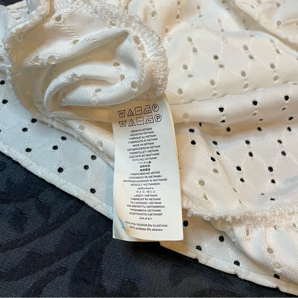 MICHAEL KORS Eyelet elegant Blouse. 
Size XL - Image 10