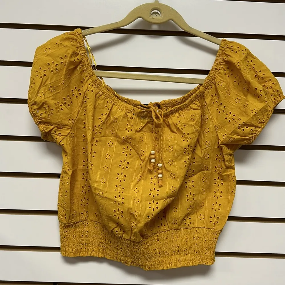 WOLF WOMEN'S KNIT EYELET SMOCKED CROP TOP SZ L Yellow Size L - Image 4