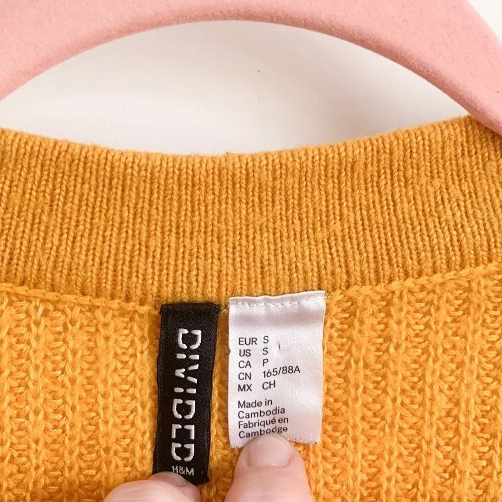 H&M DIVIDED Marigold Yellow Cropped Pullover V Neck Sweater small - Image 4