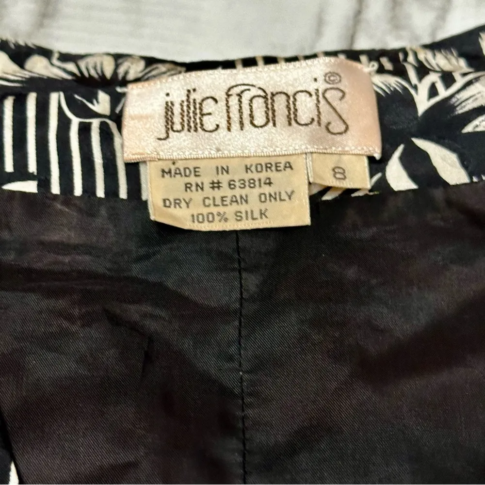 Julie Francis Vtg Black White Daisy Silk Women Sz 8 Short Sleeve Fitted Jacket - Image 4