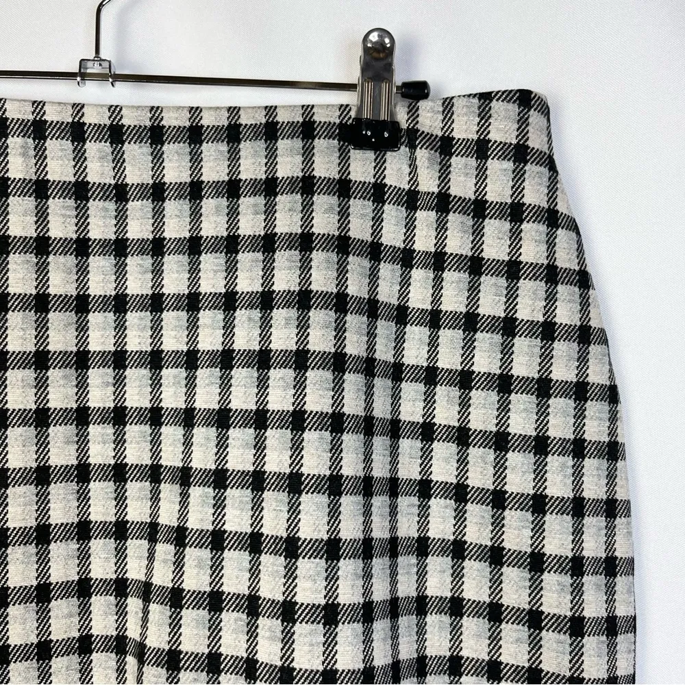 J. Jill Ponte Petite Gray & Black Square Plaid Knee Length Pencil Skirt SP - Image 3