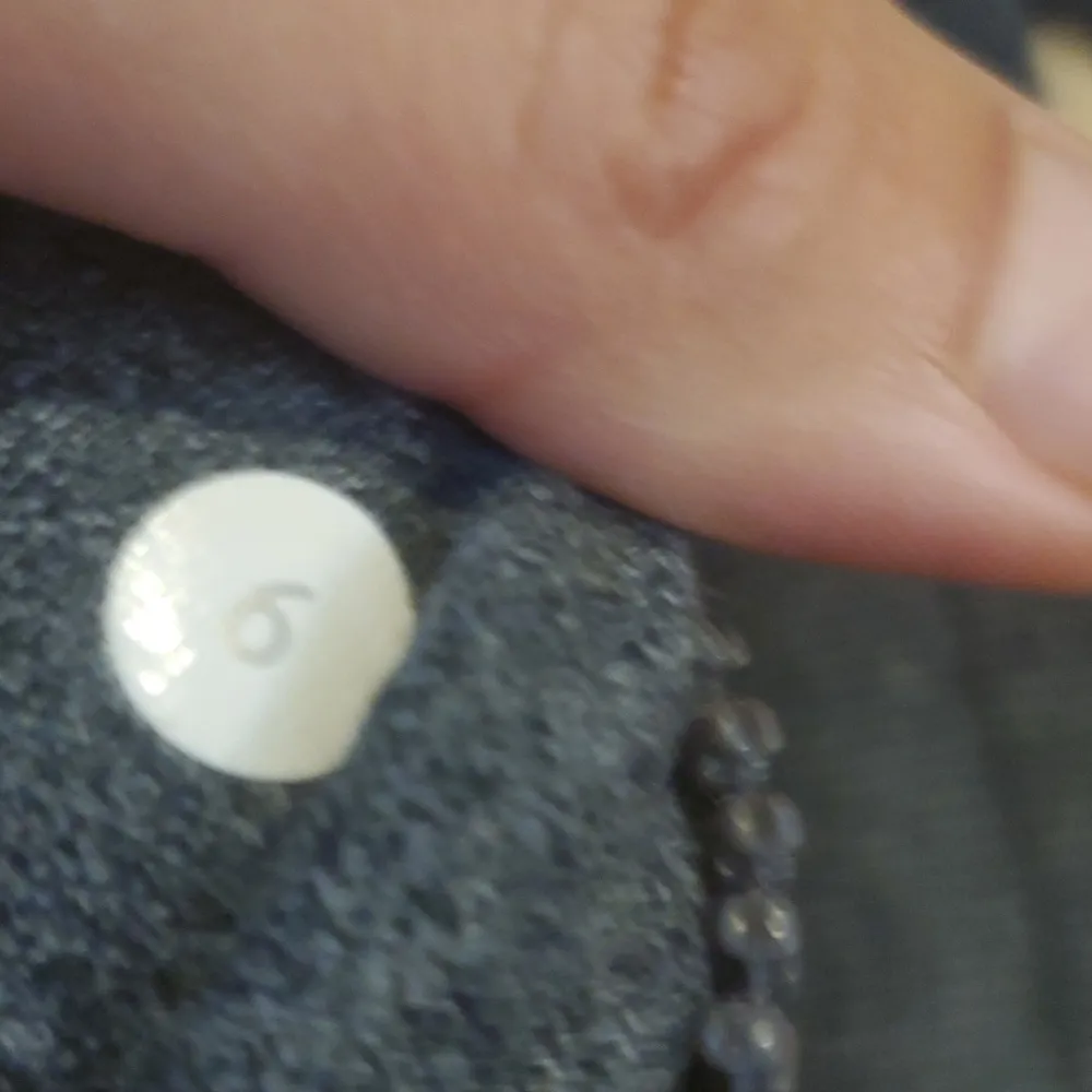 Lululemon jogger size 6 in gray with zipper pocket - Image 5