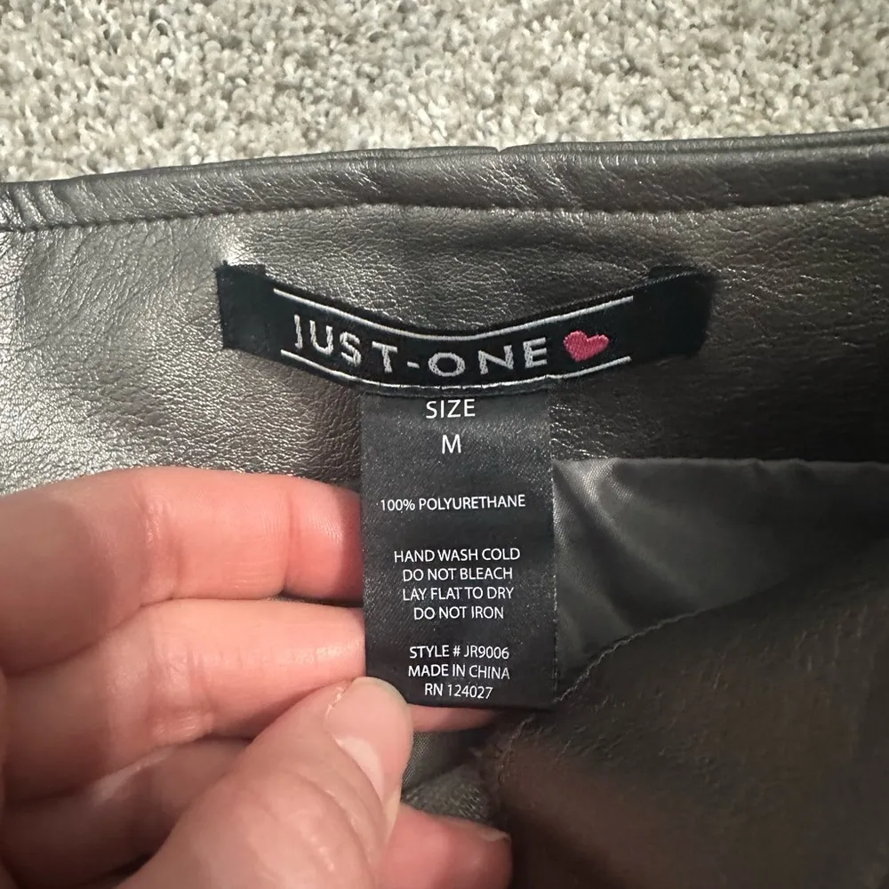 Just One Silver Faux Leather Skirt Size M - Image 4