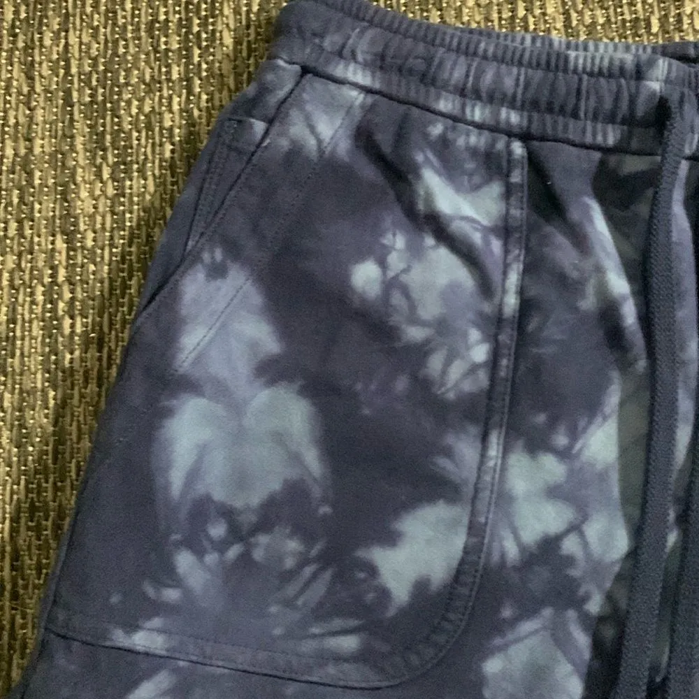 Athleta Farallon tie dye shorts size M - Image 6
