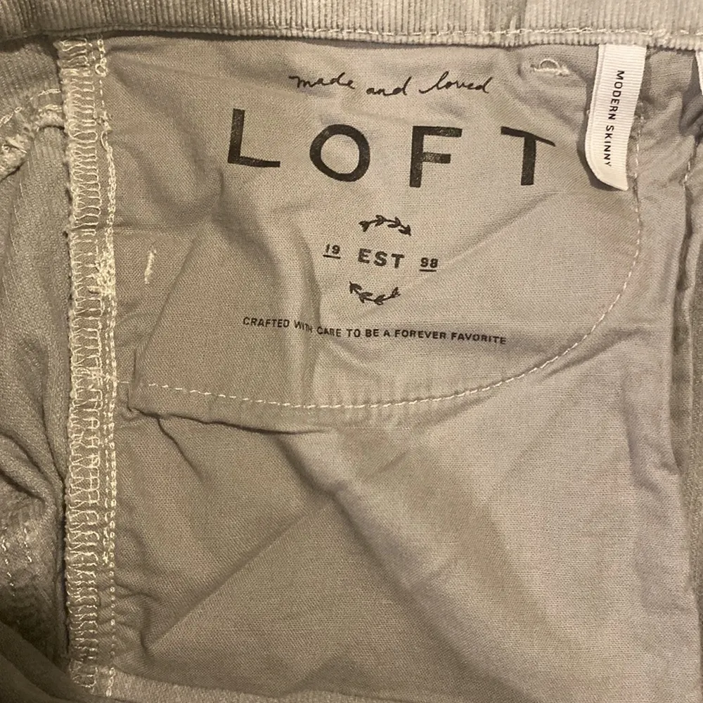 LOFT women’s modern skinny grey corduroy pants size 30 - Image 6