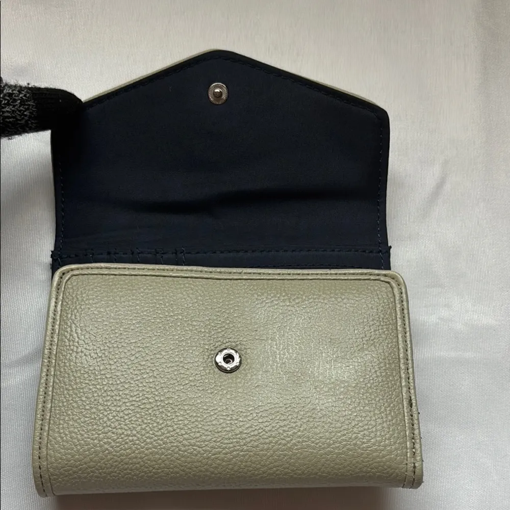 Tommy Hilfiger Wallet EUC - Image 5