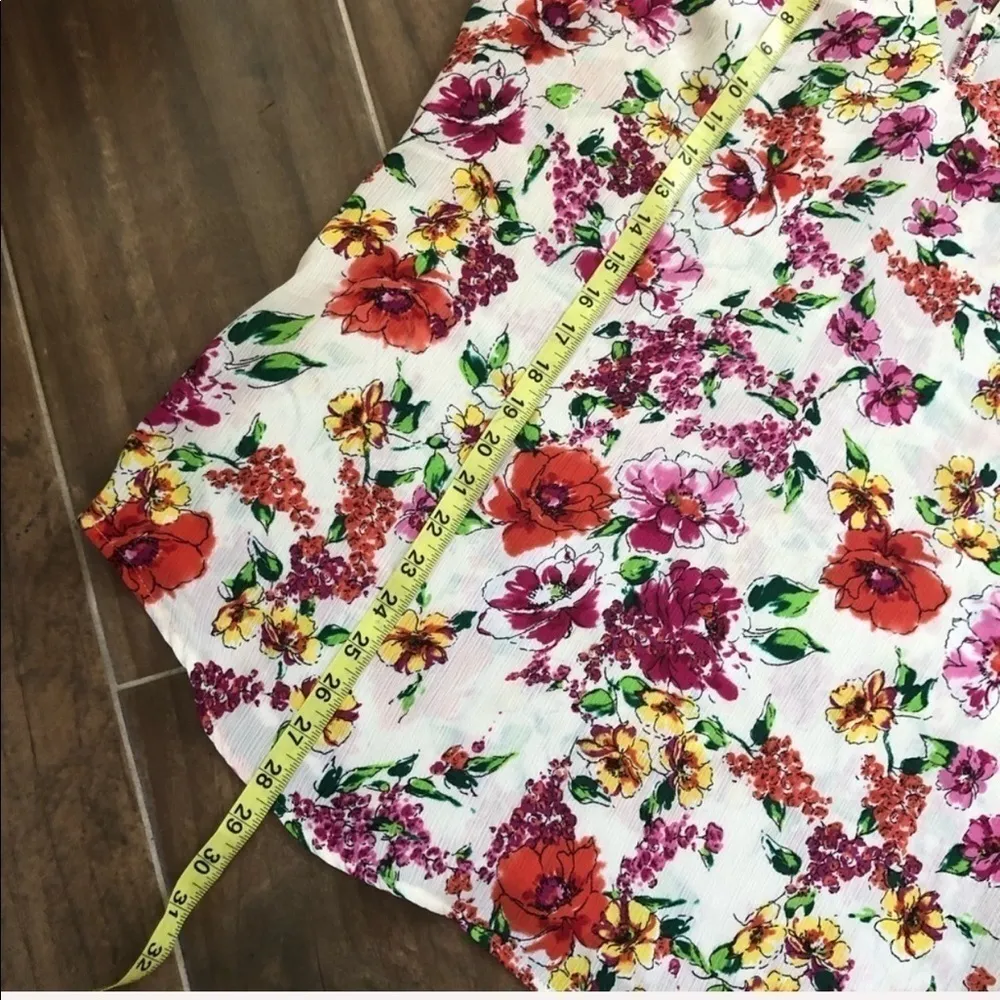 Floral cold shoulder blouse Size Medium New - Image 7