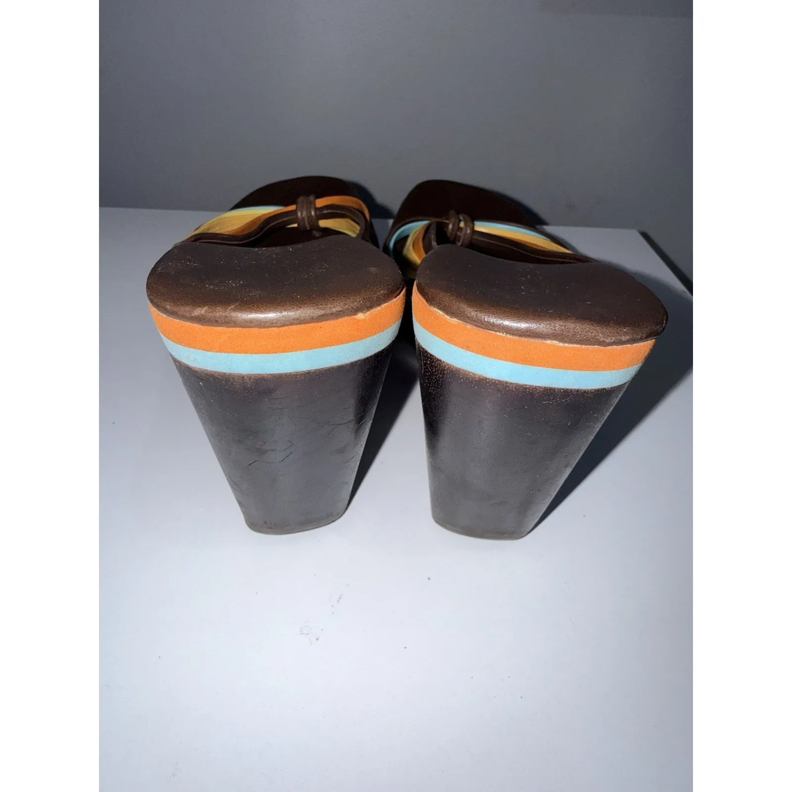 BCBGirls Wedge Flip Flop Sandals Sz 8 Brown Rainbow Platform Heel Leather Y2K - Image 6