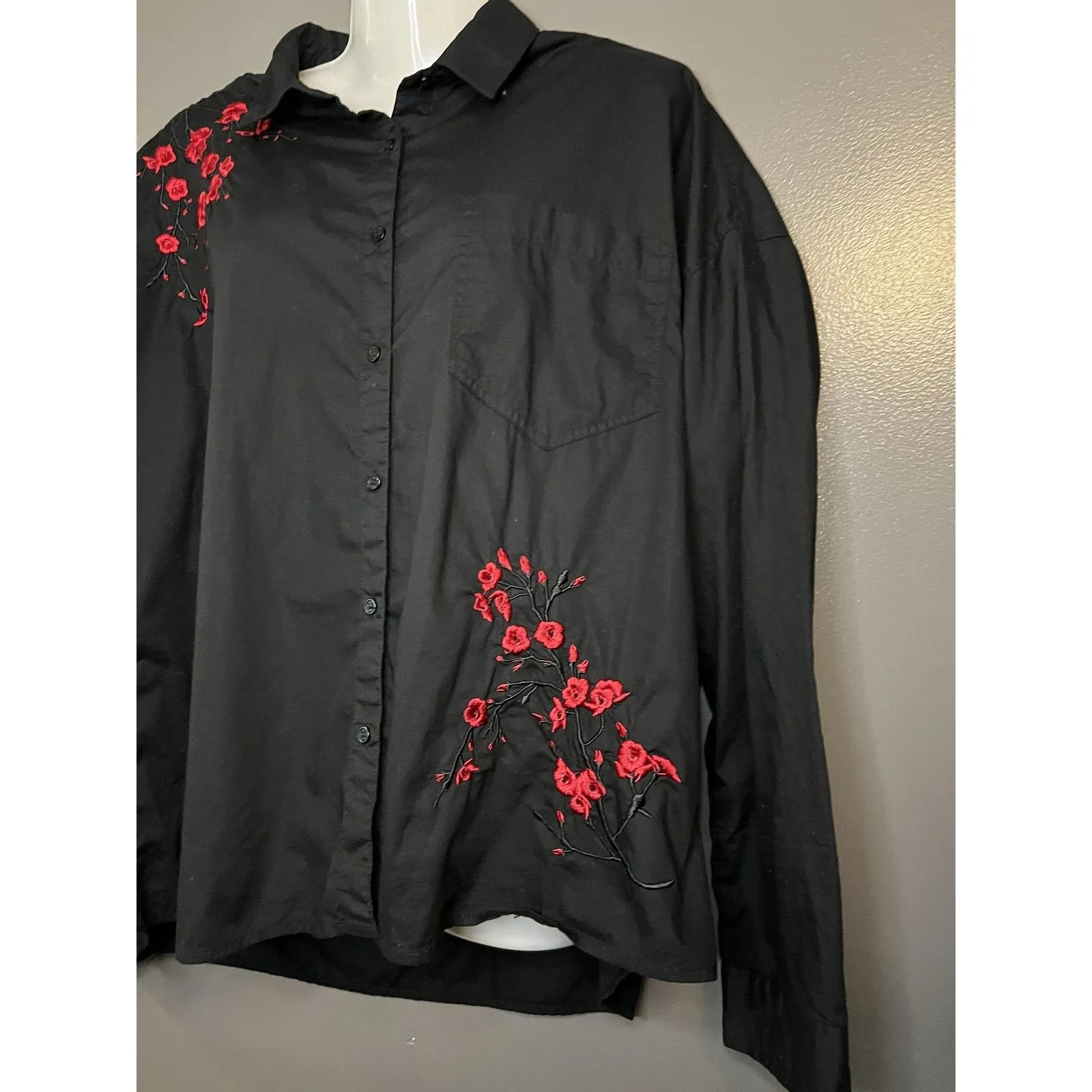Streetwear Society Shirt Womens Large Black Embroidered Red Floral Button Up Top - Image 4