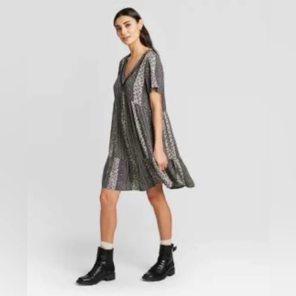 Knox Rose Black and White Printed Midi Dress - Image 3