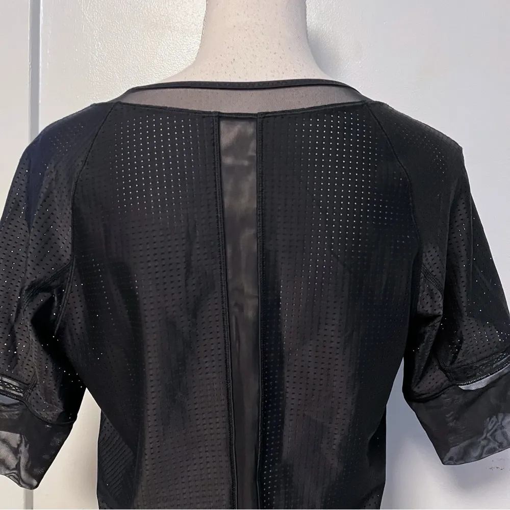 Lululemon • Var-City 1/2 Sleeve Black Mesh Jersey Top - Image 9