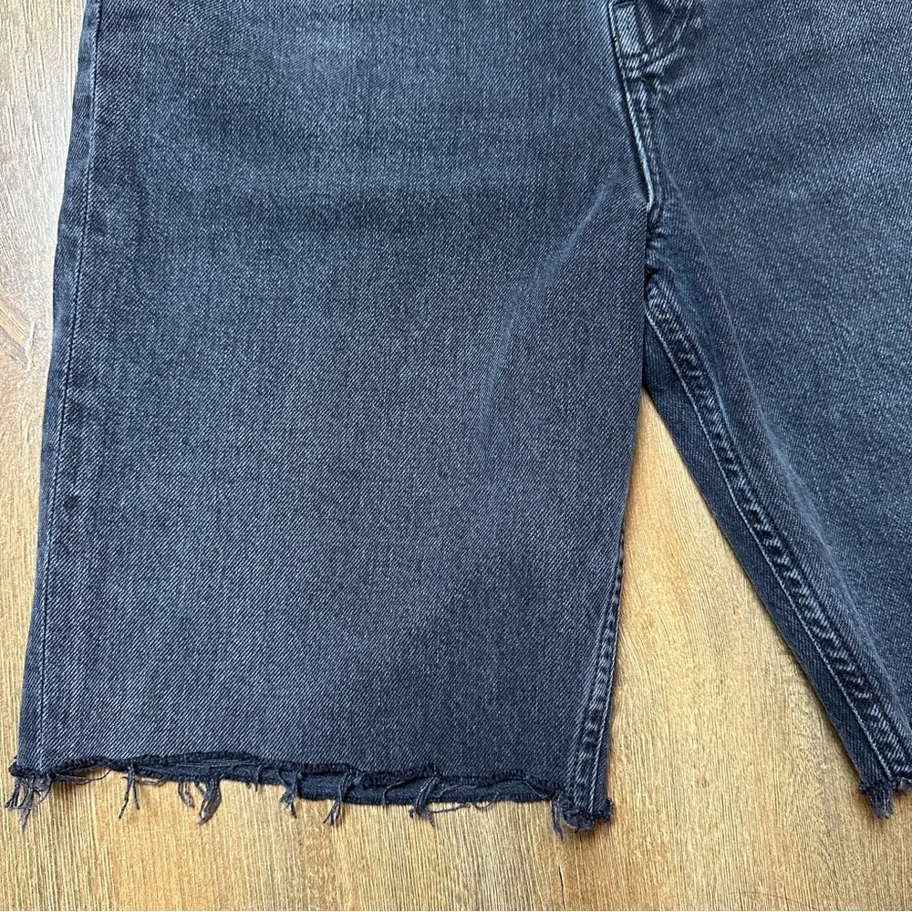 NWT 90s Pinch Waist Short High Rise in Nix Distressed Black Size 25 - Image 5