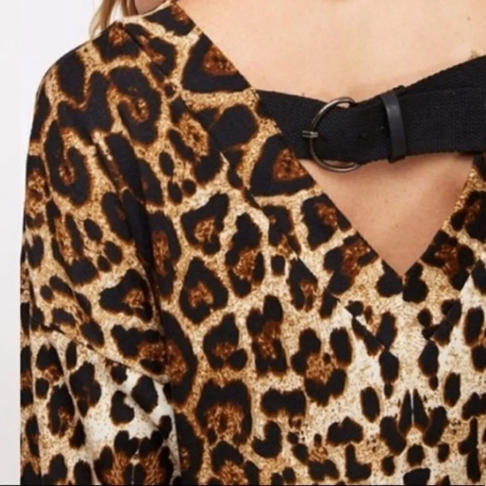 Leopard V Neck Buckle Top‎ - Image 8