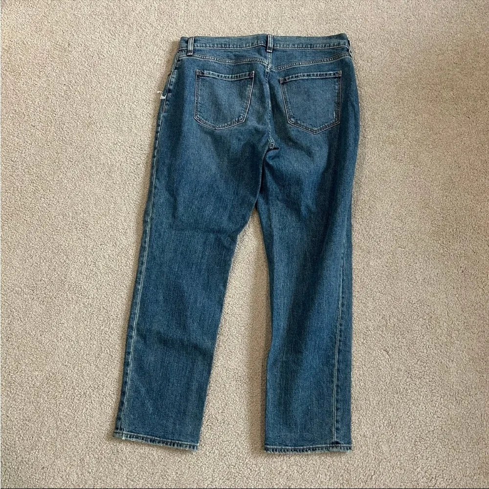 Old navy mid rise boyfriend distressed jeans in size 10 - Image 4