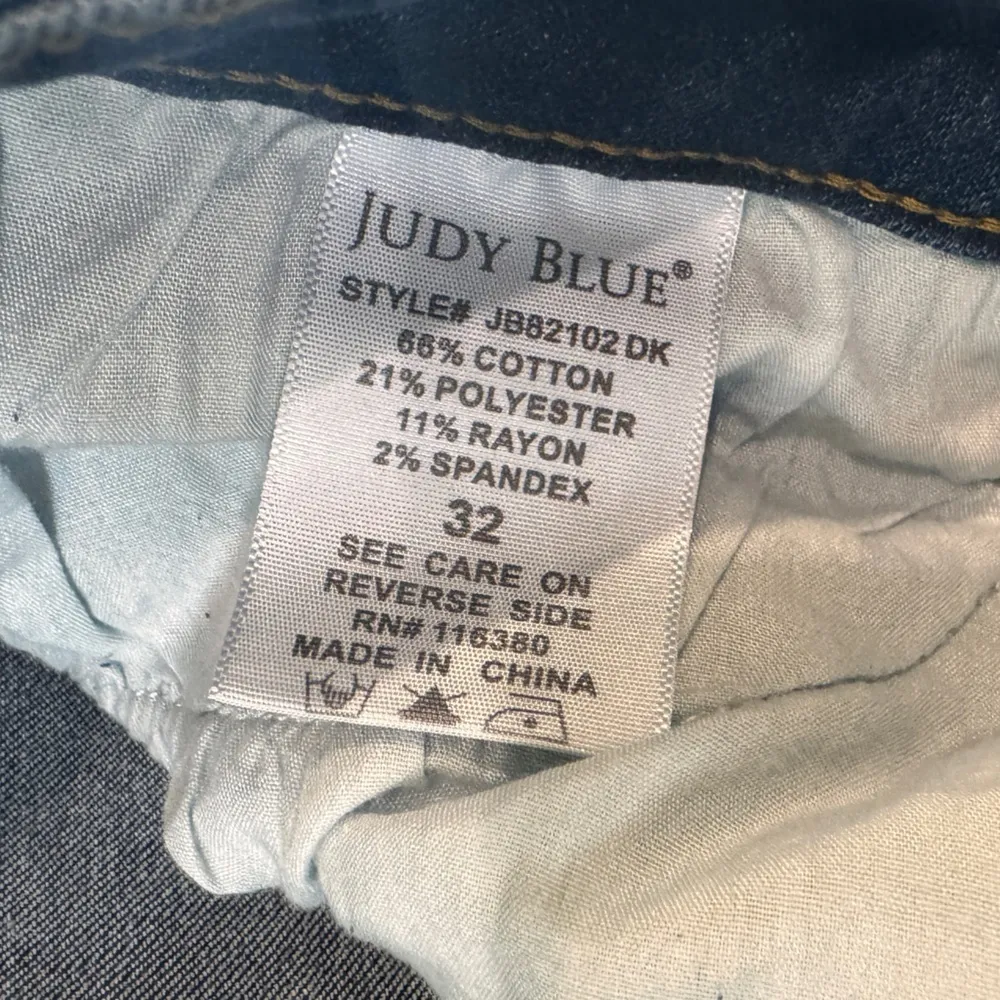 Judy Blue Dark Wash Tummy Control relaxed fit Jeans size 32 - Image 4