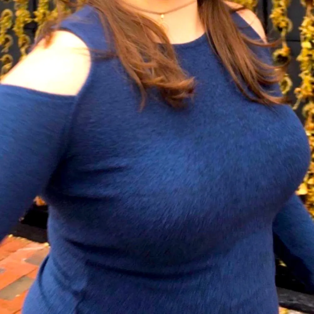 Hollister Open Shoulder Long Sleeve - Image 2