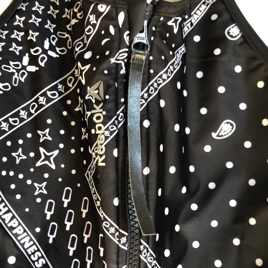 Reebok bandana print “Happiness is my warm-up” mesh T back sports bra‎ - Image 4