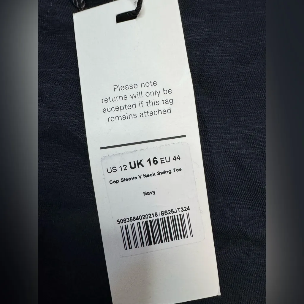 ME+EM Cap Sleeve V - Image 6