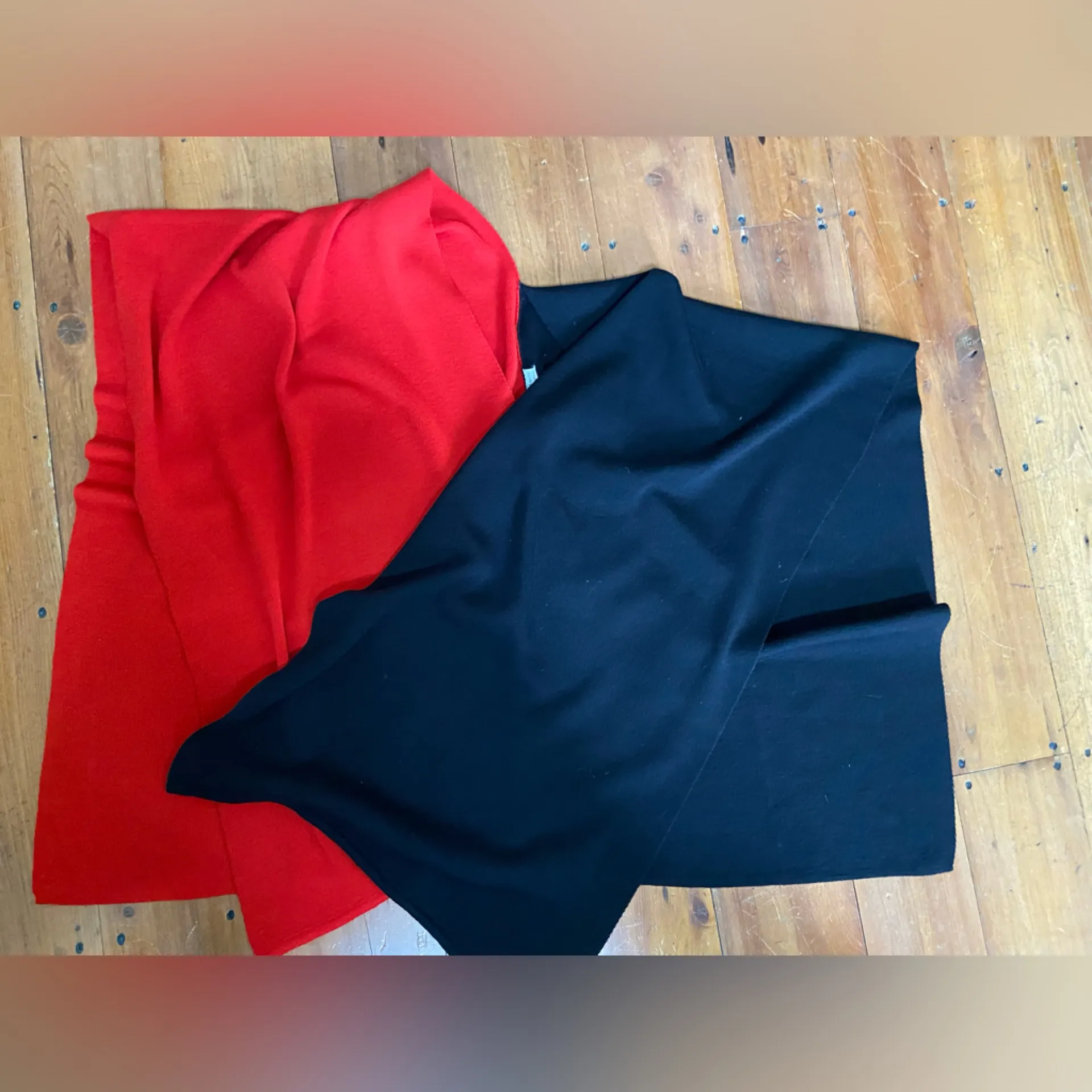 Henri Bendel Bold Wool Cape Red‎ and Black Vintage - Image 5