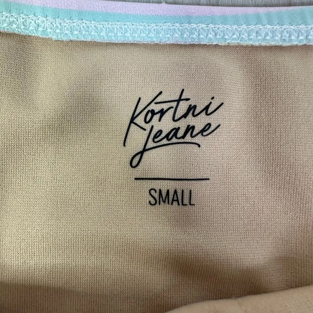 Kortni Jeane ruffle bikini top Mix n’ match Abstract Print Size small - Image 2