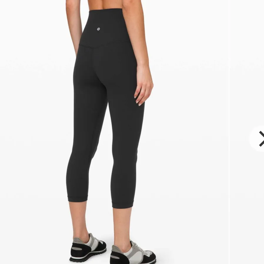Lululemon Align Super High-Rise Crop 21"
Black Size 8 - Image 3