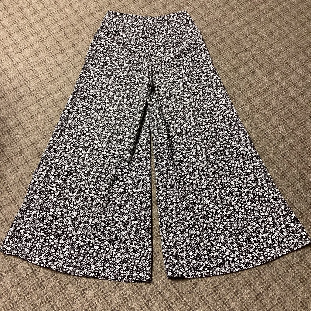 SHEIN Black White Floral Palazzo Wide Leg Pants * Size Small * NWOT - Image 6