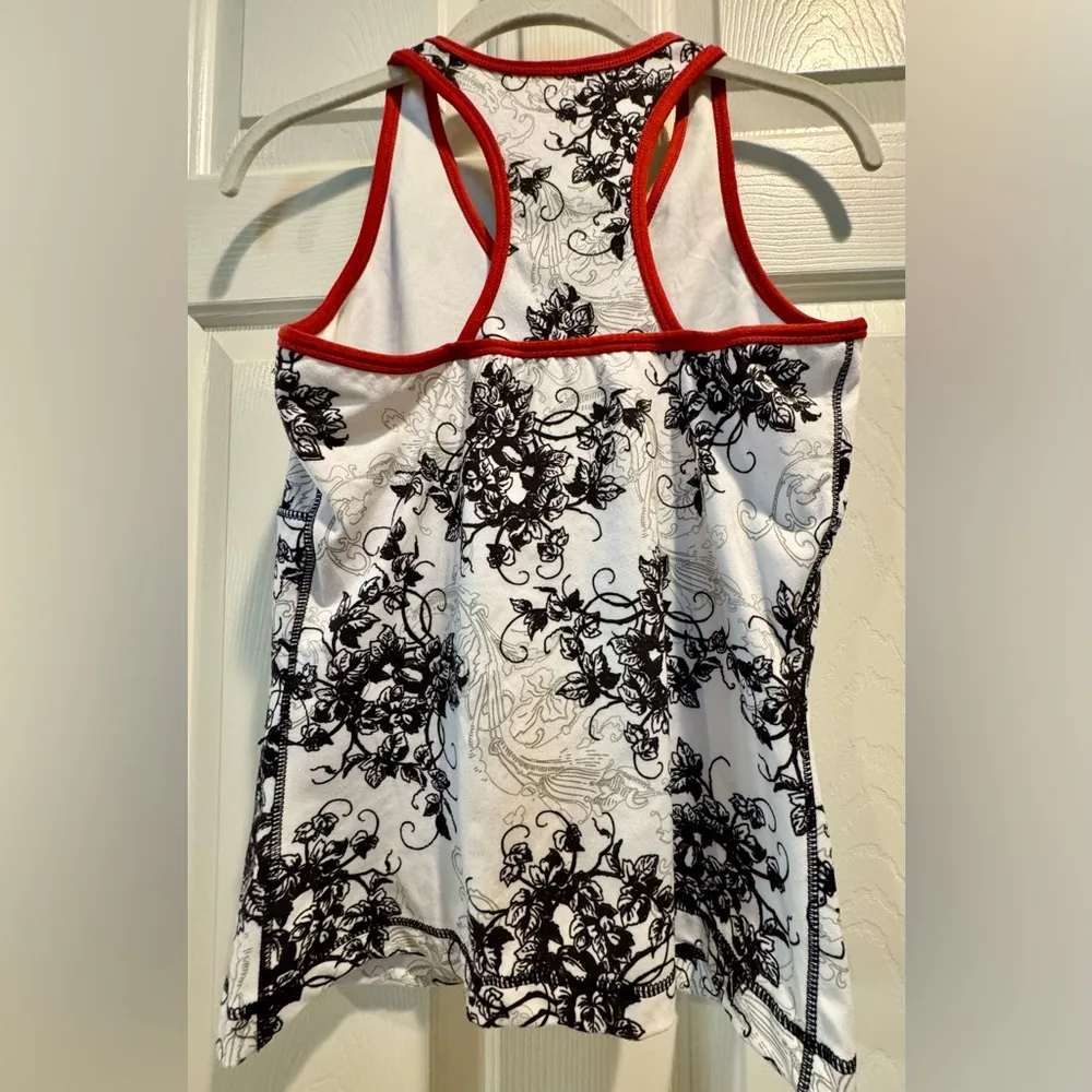 Tek Gear white black red workout top activewear - floral design - size medium - Image 5