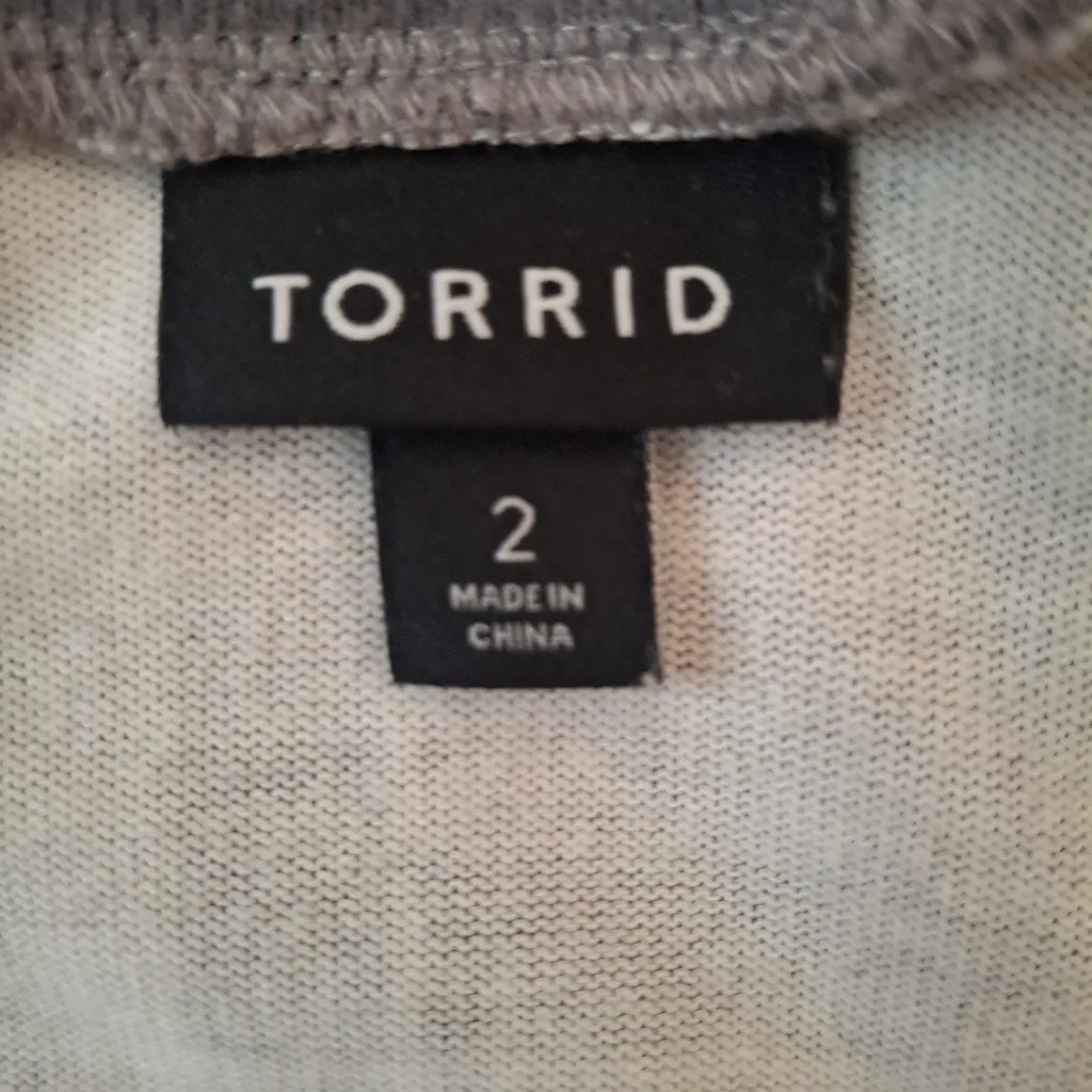 Torrid Sz 2 Gray and Pink Plaid Sweater - Image 2