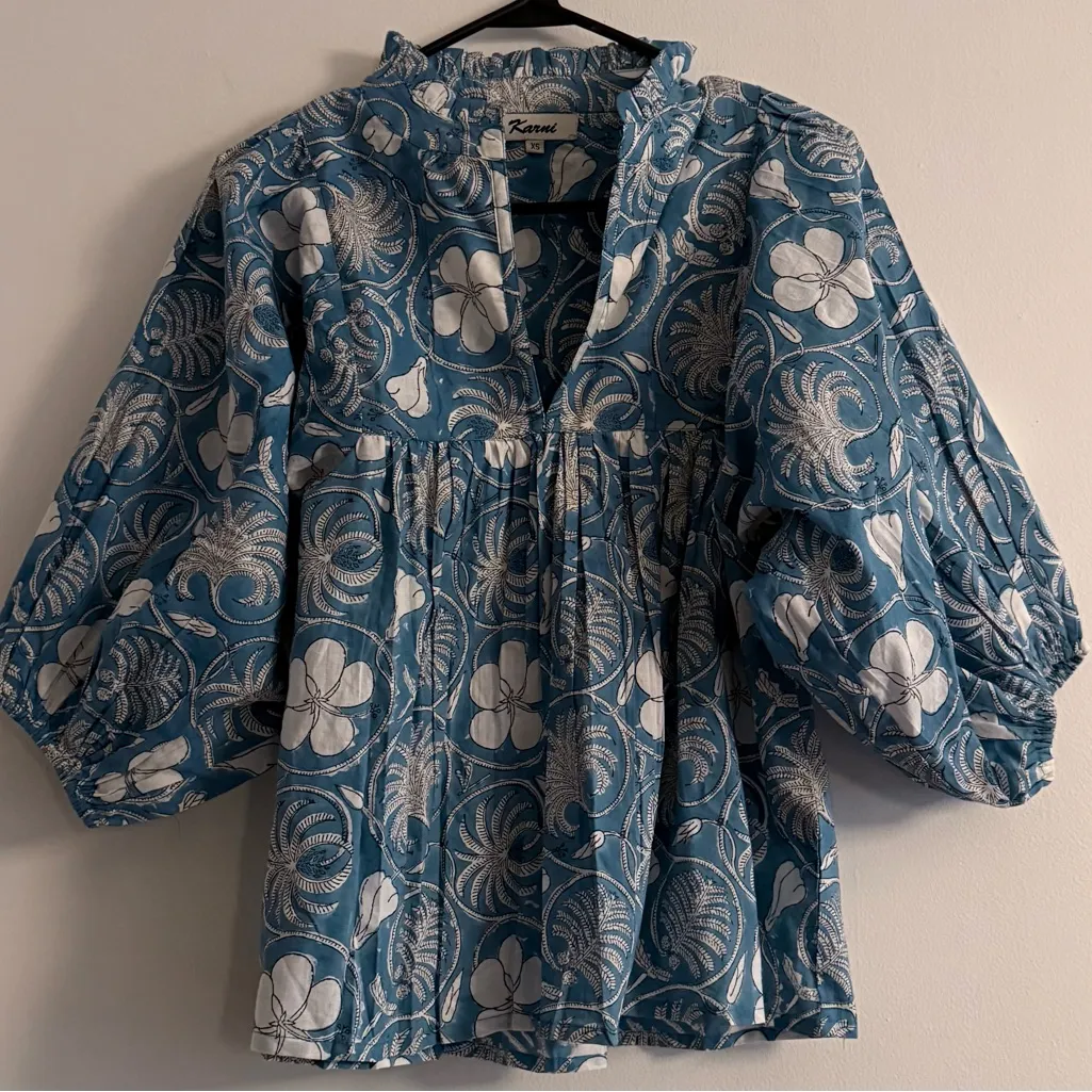 NWOT Karni Blue White Floral Block Batik Print Peasant Balloon Sleeve Top Blouse Size XS - Image 2