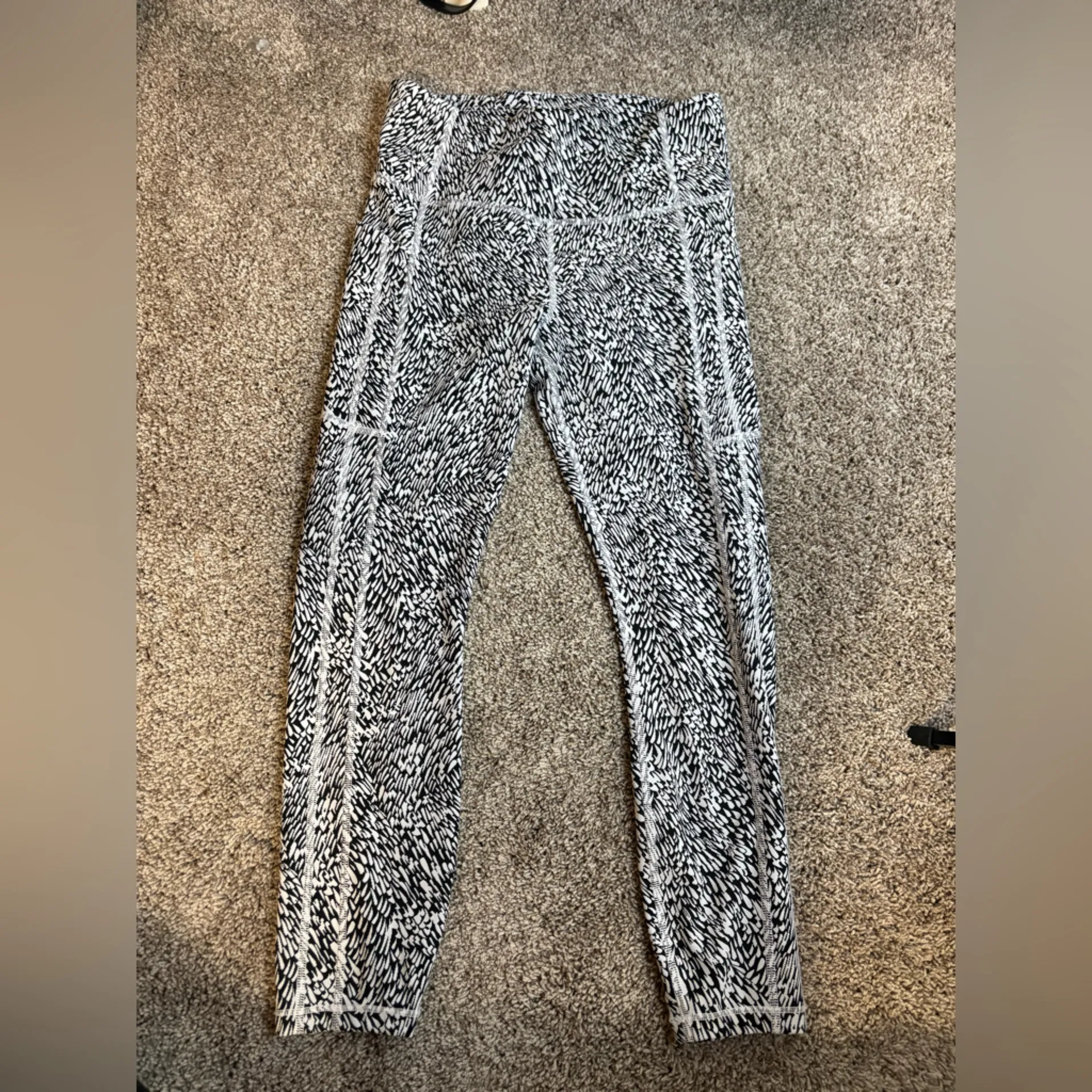 Athleta Salutation Stash High Rise 7/8 Legging - Image 3