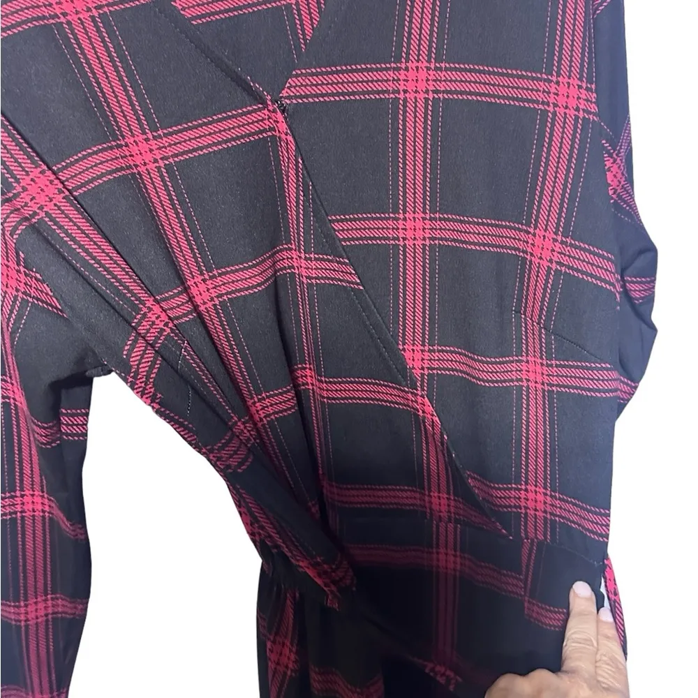 Black & Red Sophisticated Faux Wrap Dress Medium W/Modesty Snap at V-Neck - Image 13
