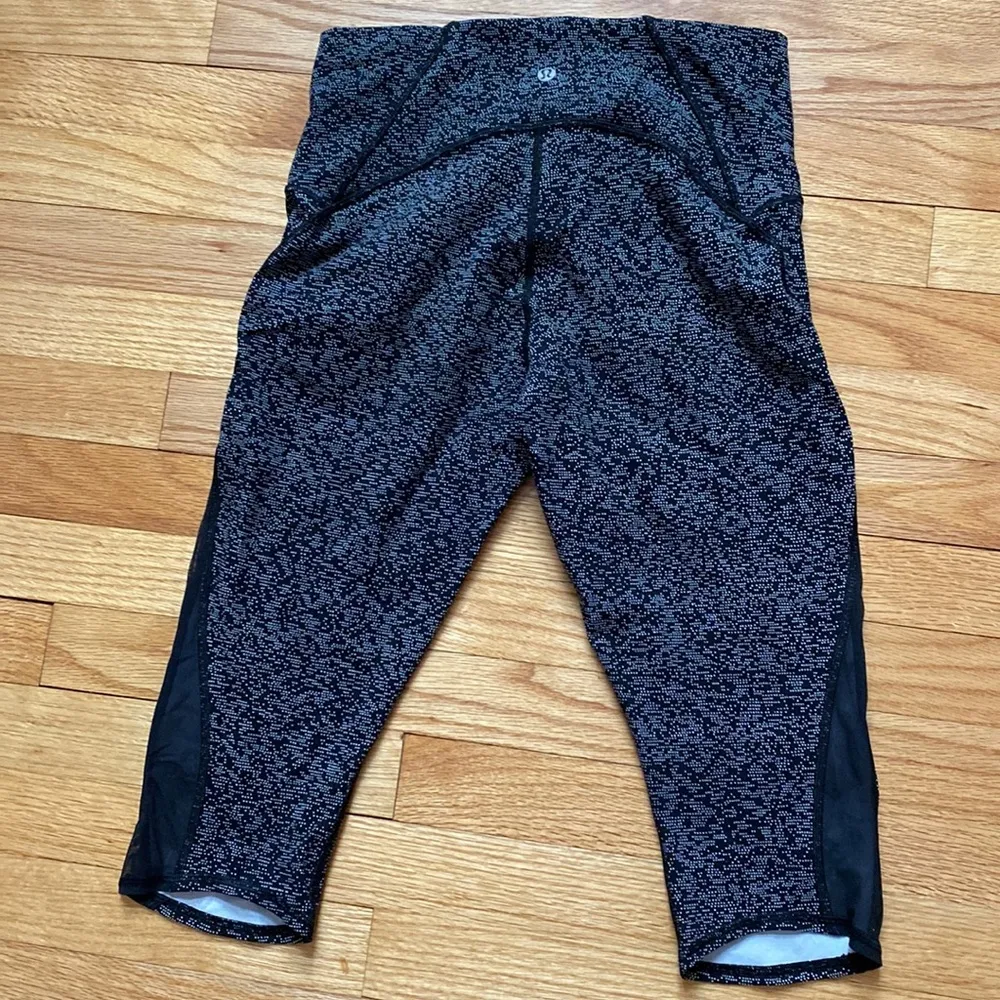 Lululemon Train Times Crop 17 inches Soundwave White Black / Black Polka Dots 10 - Image 11