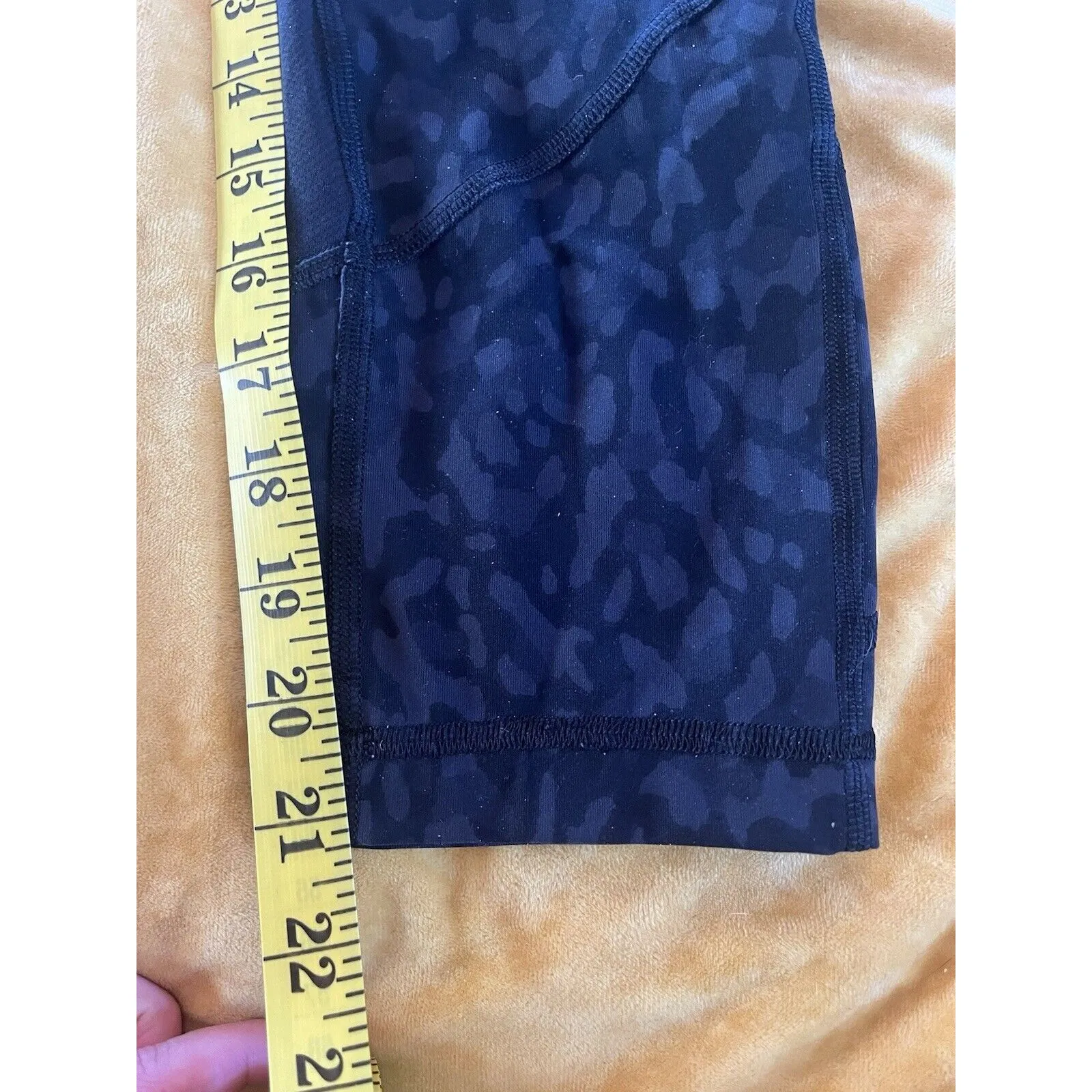 Lululemon Women's 6 Luxtreme Running Leggings Pants Black Camo Capri Zip Pocket - Image 2